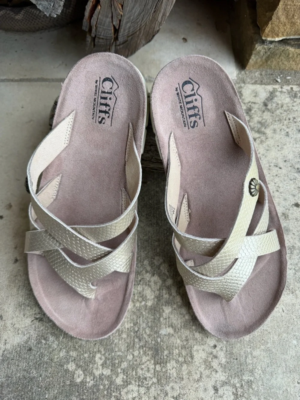 Cliffs by‎ WHITE MOUNTAIN Women's Metallic Crisscross Sandals Sz-7M.  Y